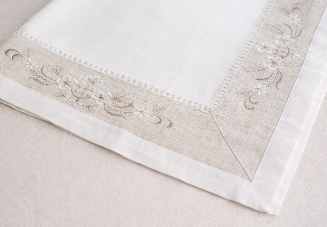 Скатертина лляна з вишивкою 90*90см Linen Harmony 445-254 - 0