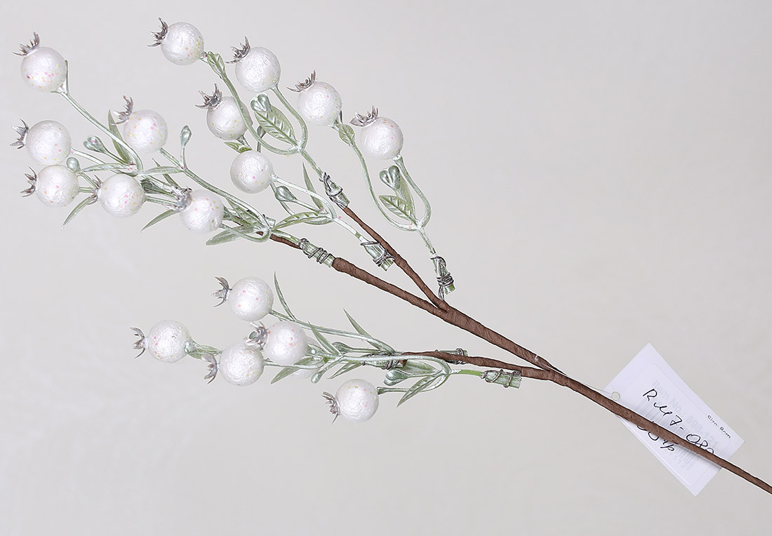 Декоративна гілка з ягодами 34см, колір білий з гліттером RM7-080