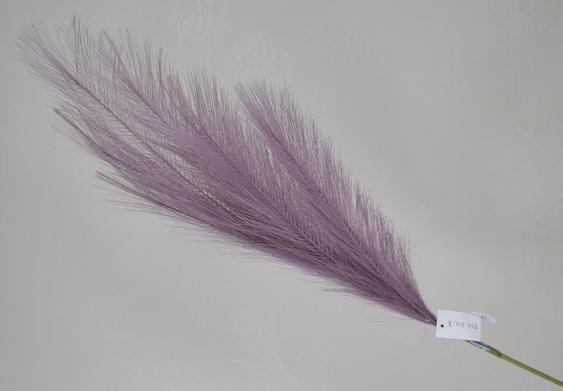 Декоративна гілка 79см, колір фіолетовий.